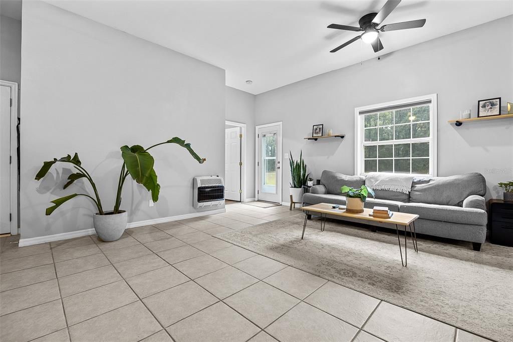 Recently Sold: $279,000 (1 beds, 1 baths, 792 Square Feet)