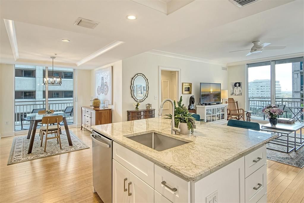 Recently Sold: $1,065,000 (2 beds, 2 baths, 1364 Square Feet)