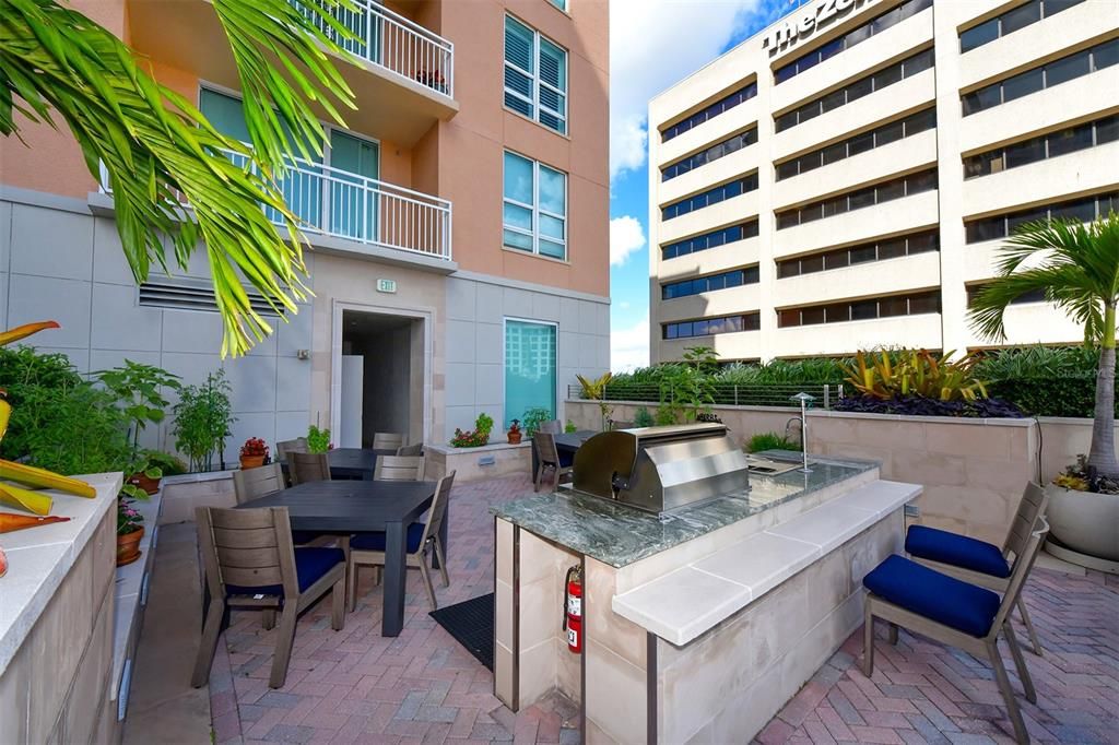 Recently Sold: $1,065,000 (2 beds, 2 baths, 1364 Square Feet)