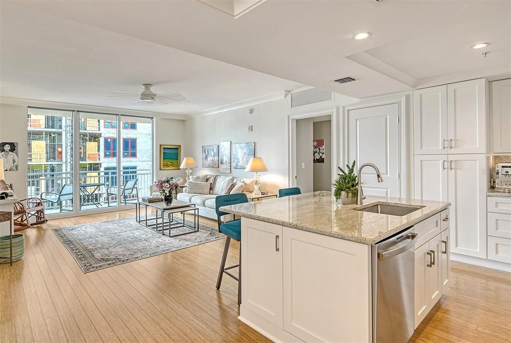 Recently Sold: $1,065,000 (2 beds, 2 baths, 1364 Square Feet)