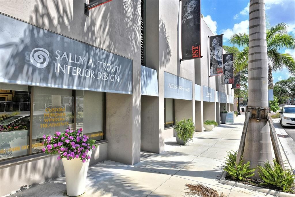 Recently Sold: $1,065,000 (2 beds, 2 baths, 1364 Square Feet)