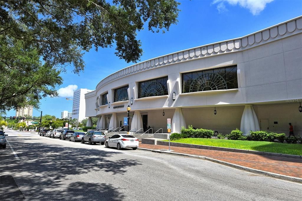 Recently Sold: $1,065,000 (2 beds, 2 baths, 1364 Square Feet)