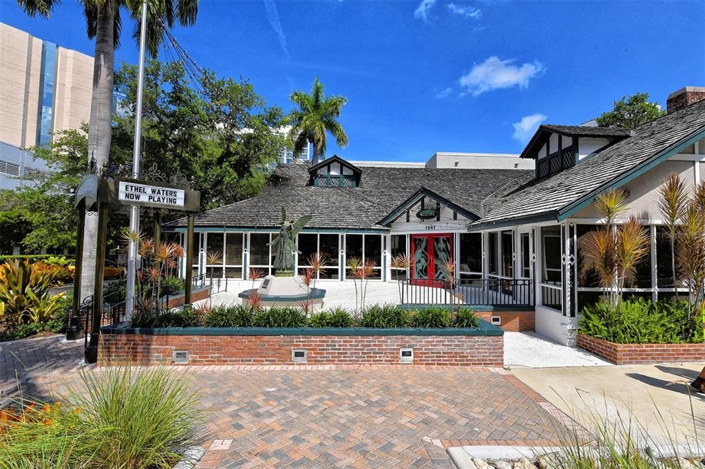 Recently Sold: $1,065,000 (2 beds, 2 baths, 1364 Square Feet)