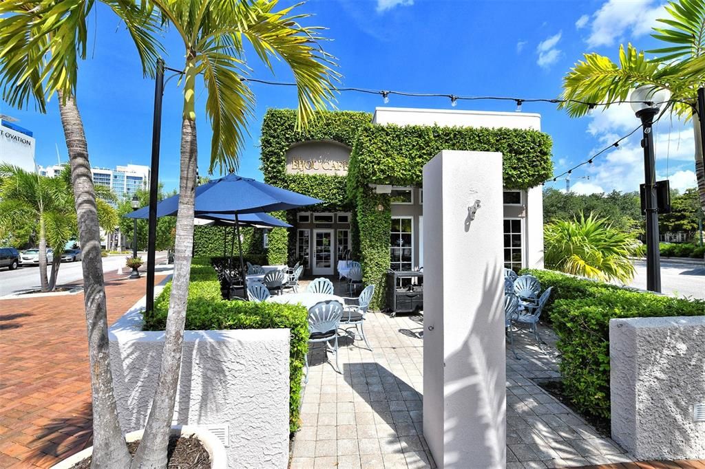 Recently Sold: $1,065,000 (2 beds, 2 baths, 1364 Square Feet)