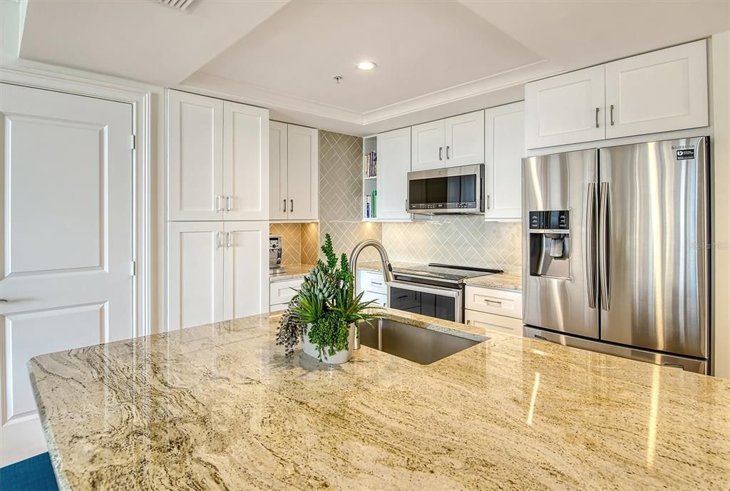 Recently Sold: $1,065,000 (2 beds, 2 baths, 1364 Square Feet)