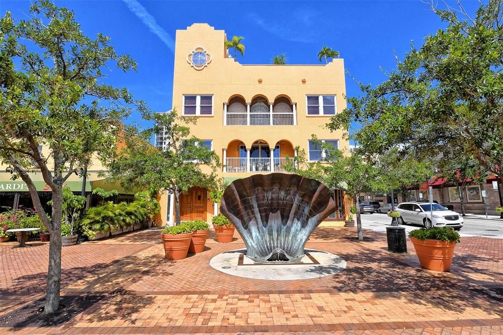 Recently Sold: $1,065,000 (2 beds, 2 baths, 1364 Square Feet)