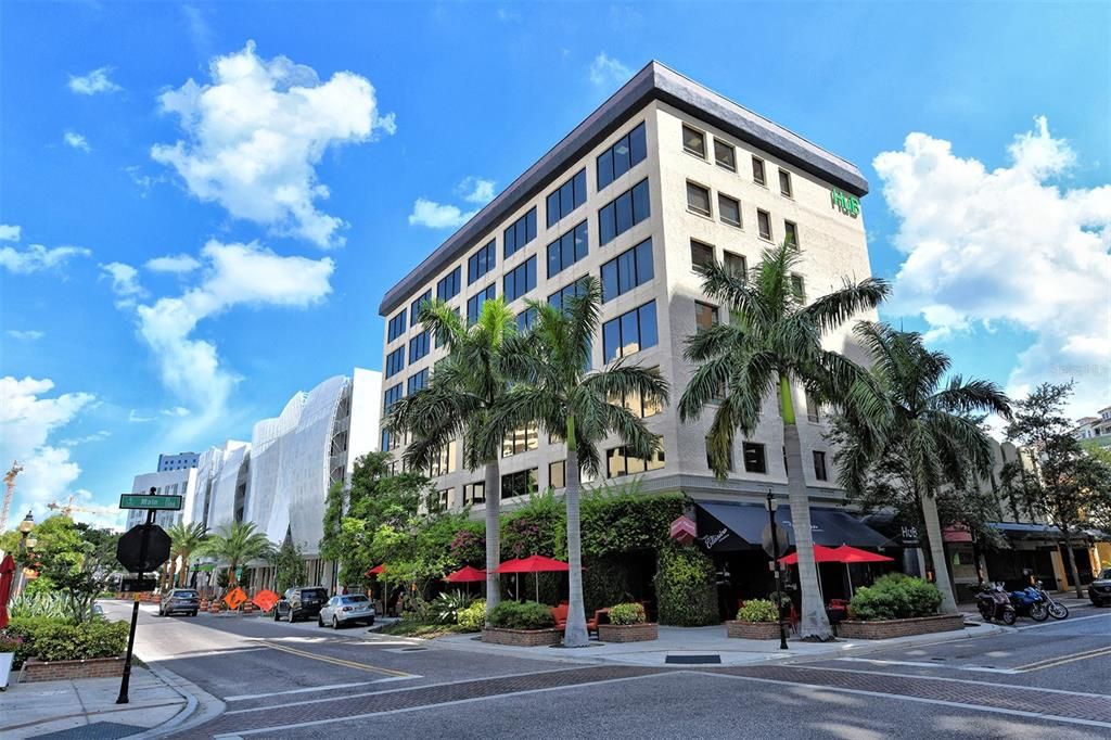 Recently Sold: $1,065,000 (2 beds, 2 baths, 1364 Square Feet)