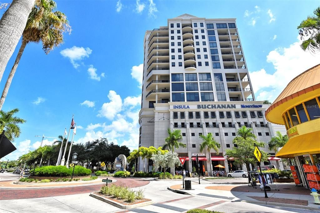 Recently Sold: $1,065,000 (2 beds, 2 baths, 1364 Square Feet)