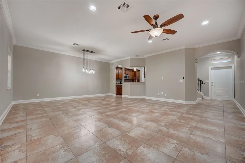 Active With Contract: $314,900 (3 beds, 2 baths, 1627 Square Feet)