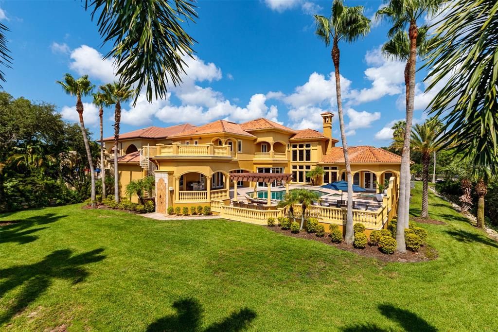 Recently Sold: $3,395,000 (5 beds, 5 baths, 7169 Square Feet)