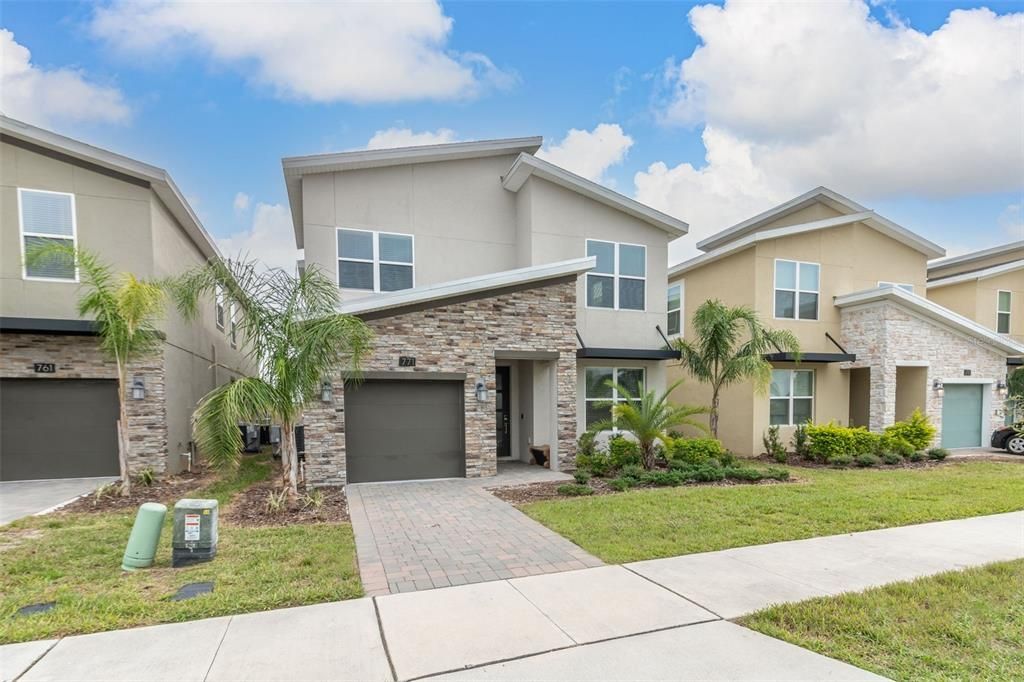 Recently Sold: $650,000 (5 beds, 5 baths, 3081 Square Feet)