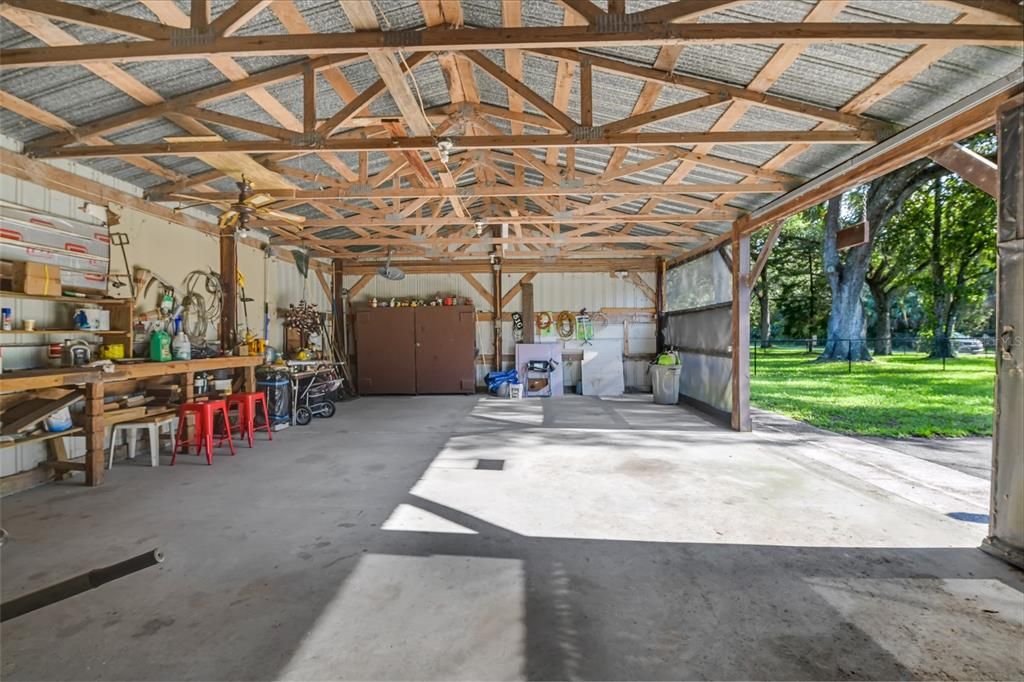 860 sq ft barn