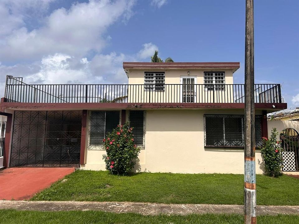 Vendido Recientemente: $88,000 (6 camas, 3 baños, 2450 Pies cuadrados)