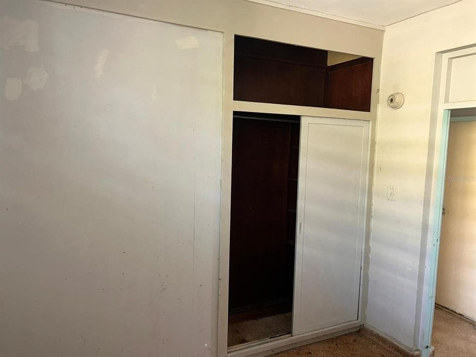 Vendido Recientemente: $88,000 (6 camas, 3 baños, 2450 Pies cuadrados)