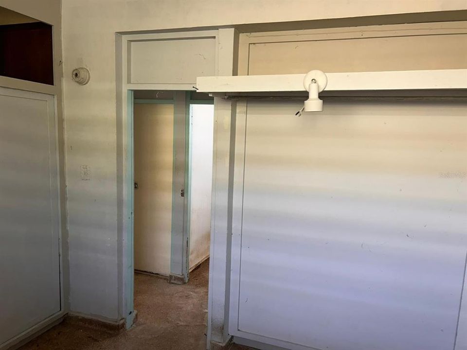 Vendido Recientemente: $88,000 (6 camas, 3 baños, 2450 Pies cuadrados)