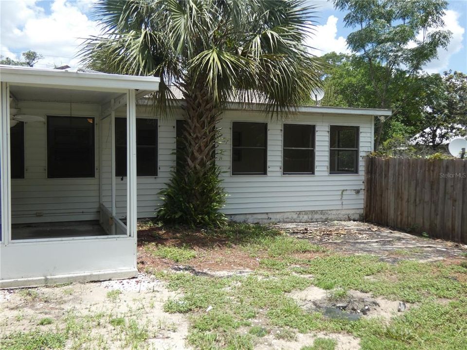 Recently Rented: $1,575 (3 beds, 2 baths, 1978 Square Feet)