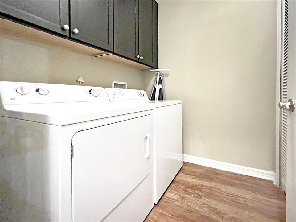 For Rent: $3,890 (2 beds, 2 baths, 1294 Square Feet)