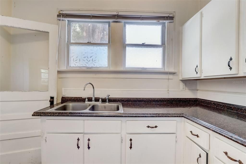 For Sale: $460,000 (2 beds, 0 baths, 1144 Square Feet)