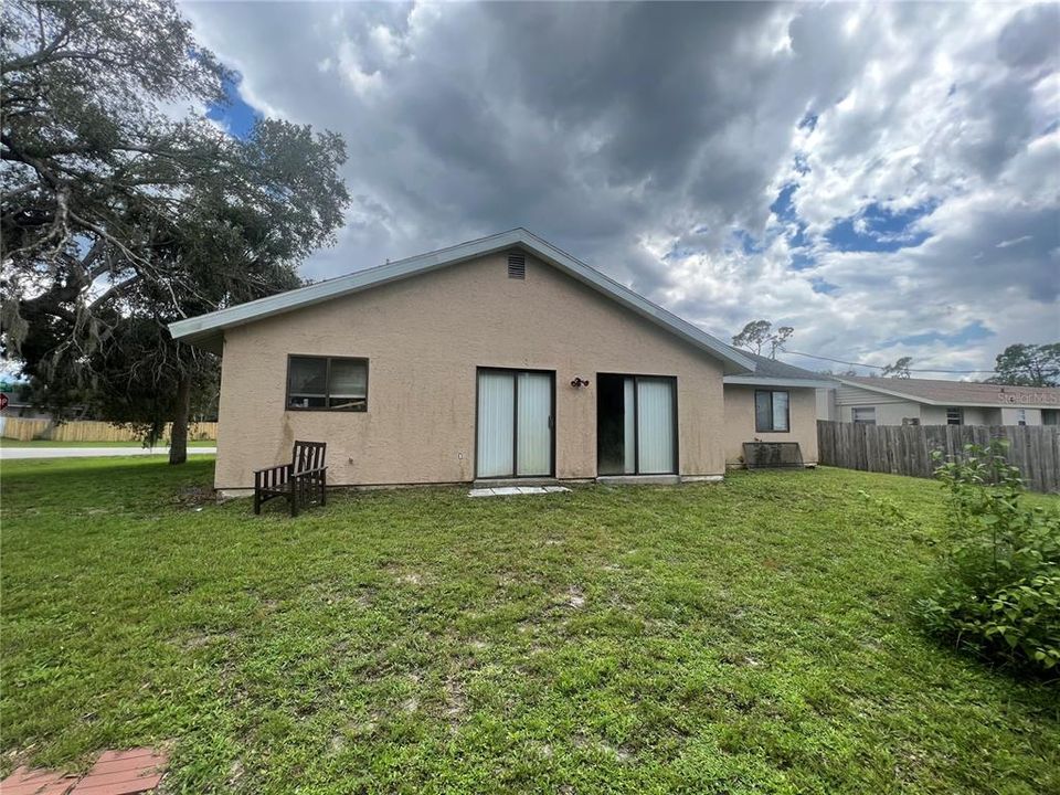 Recently Sold: $220,000 (3 beds, 2 baths, 1187 Square Feet)