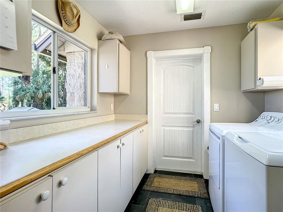 8' Laundry room