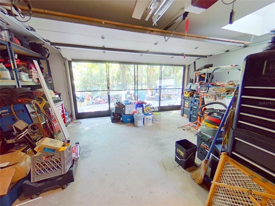 Garage has a screened door