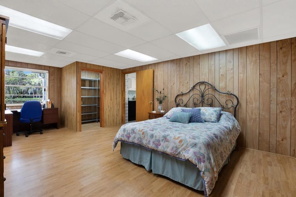 What a wonderfully spacious bedroom with an excellent waterfront view!