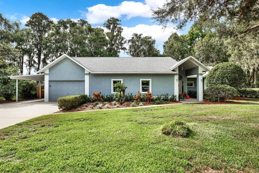 This magnificent home has 2531 sq ft. You have approximately .43 of an acre of property in a neighborhood with no HOA or CDD fees.