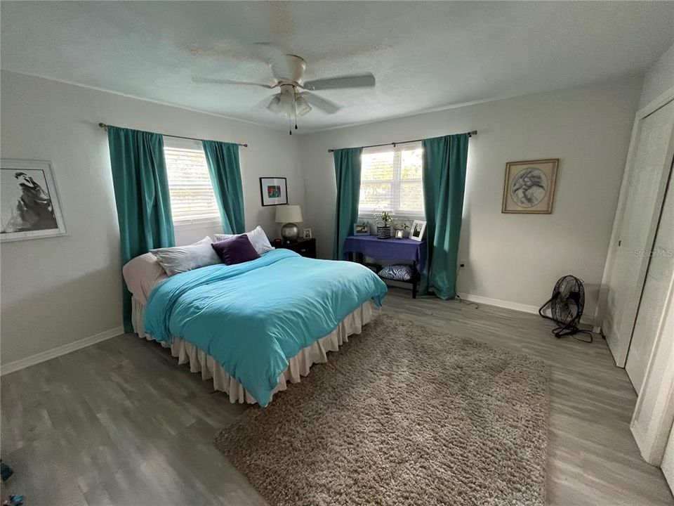 Active With Contract: $185,000 (2 beds, 1 baths, 1108 Square Feet)