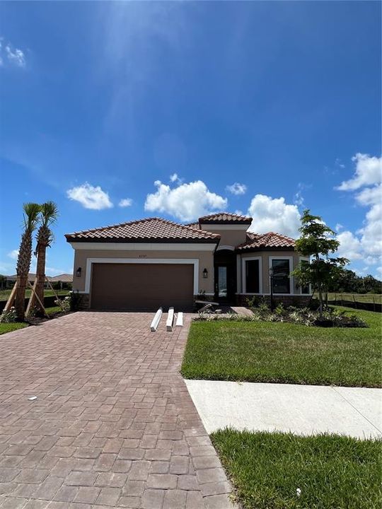Recently Sold: $815,909 (3 beds, 3 baths, 2275 Square Feet)