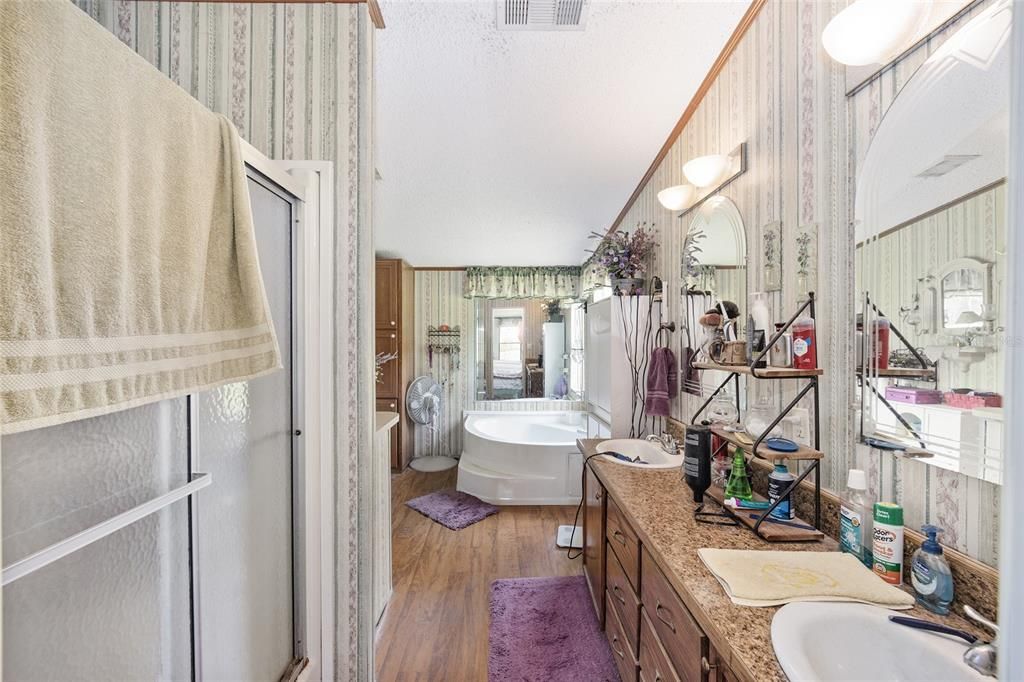 最近售出: $450,000 (3 贝兹, 2 浴室, 1416 平方英尺)