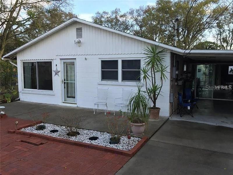 Recently Sold: $180,000 (2 beds, 1 baths, 794 Square Feet)
