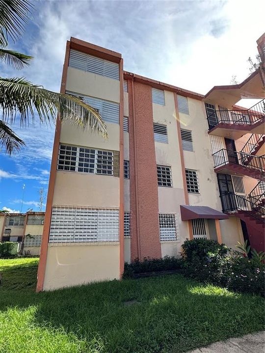 Vendido Recientemente: $35,000 (3 camas, 2 baños, 800 Pies cuadrados)