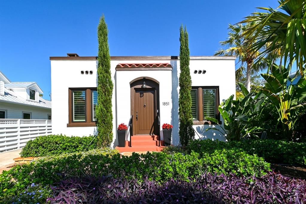 最近售出: $1,285,000 (2 贝兹, 2 浴室, 1218 平方英尺)