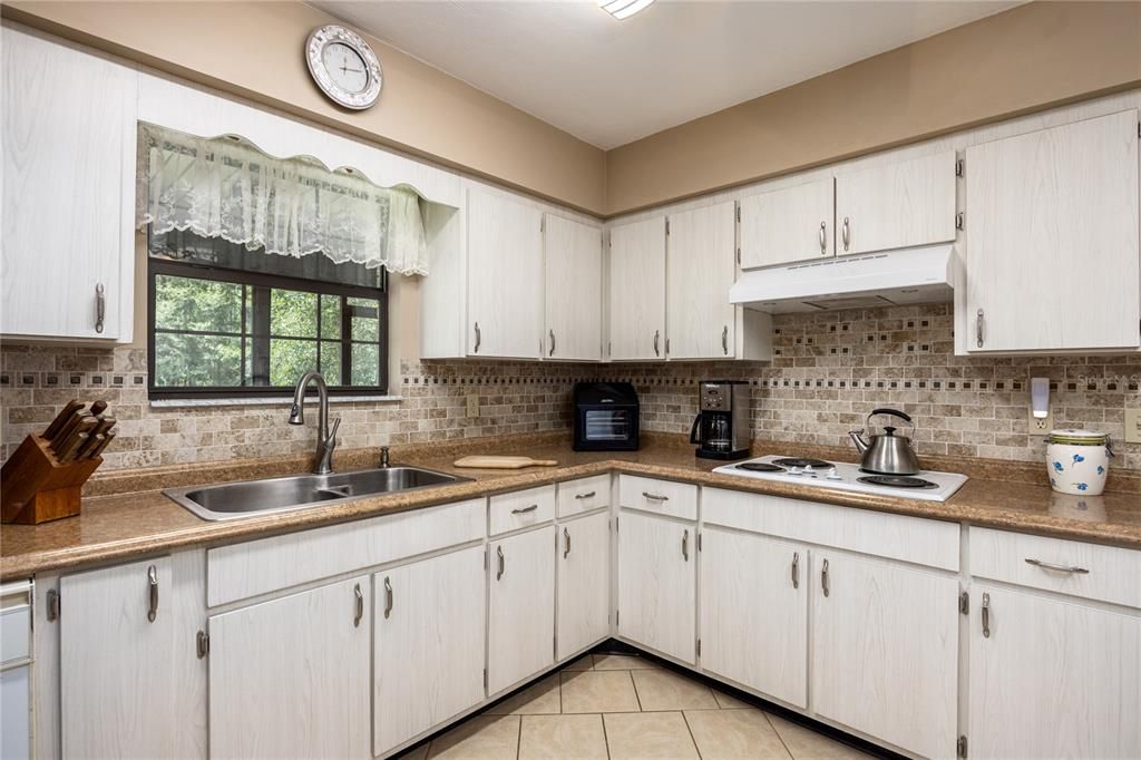 Recently Sold: $342,900 (2 beds, 2 baths, 1638 Square Feet)