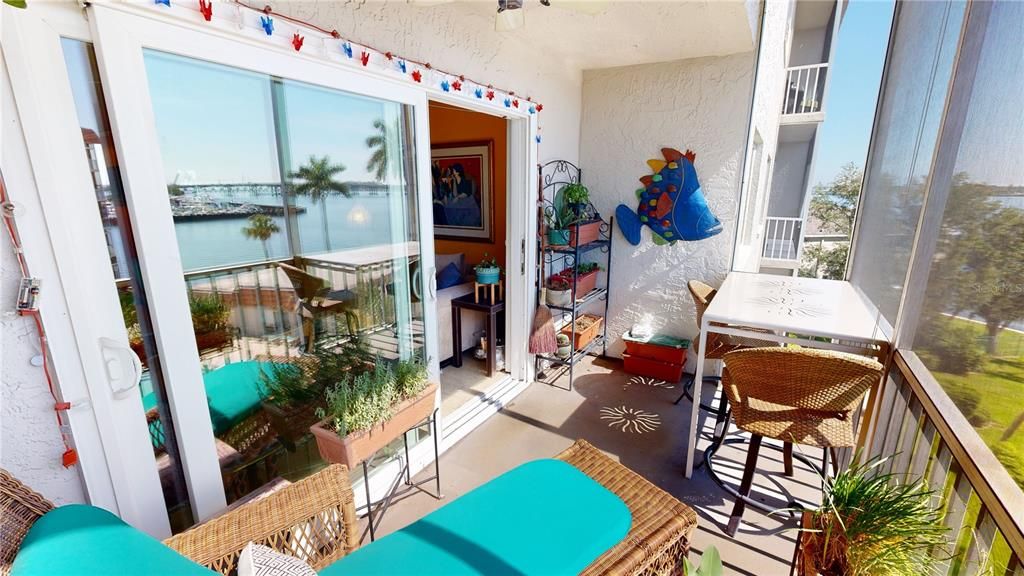 Recently Sold: $375,000 (2 beds, 2 baths, 1221 Square Feet)