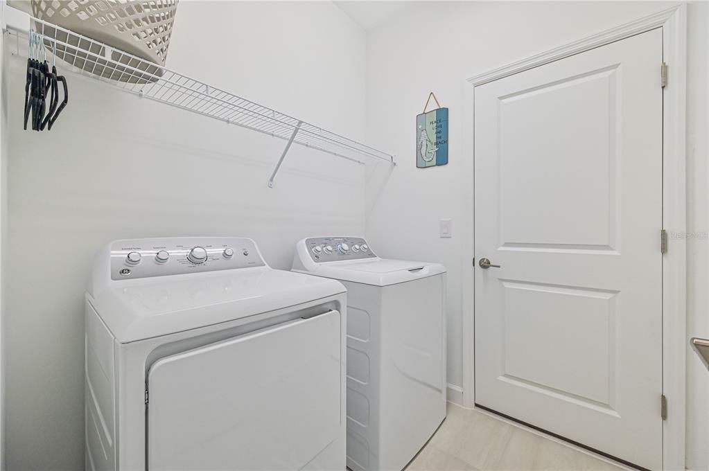 Washer/dryer included