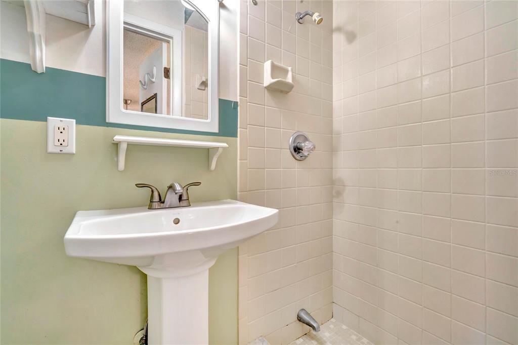 待售: $230,000 (2 贝兹, 2 浴室, 1280 平方英尺)