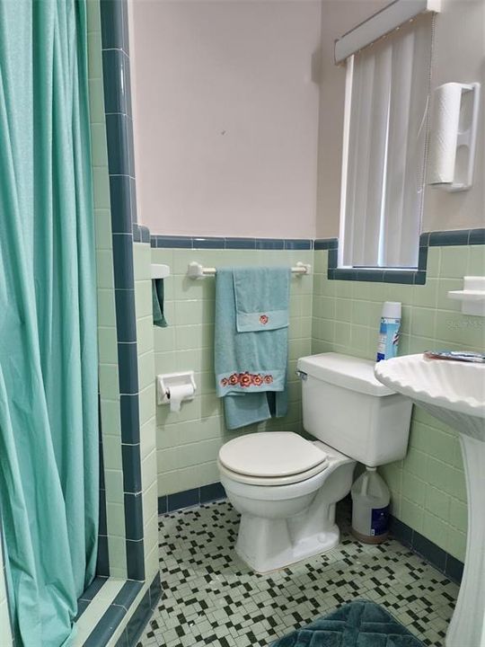Full Bathroom 2
