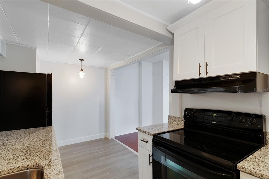 Recently Rented: $1,395 (1 beds, 1 baths, 597 Square Feet)