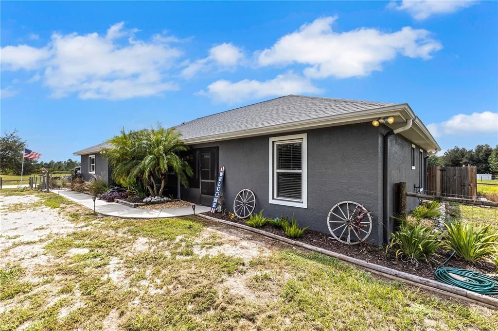 Recently Sold: $675,000 (3 beds, 2 baths, 1724 Square Feet)