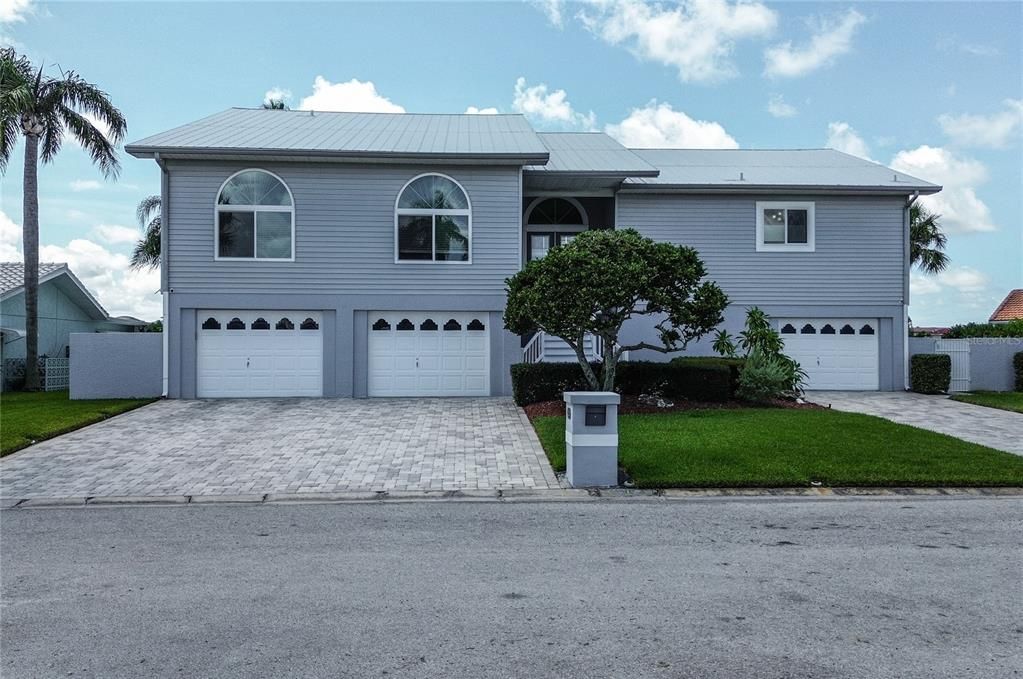 Recently Sold: $1,400,000 (3 beds, 2 baths, 2730 Square Feet)