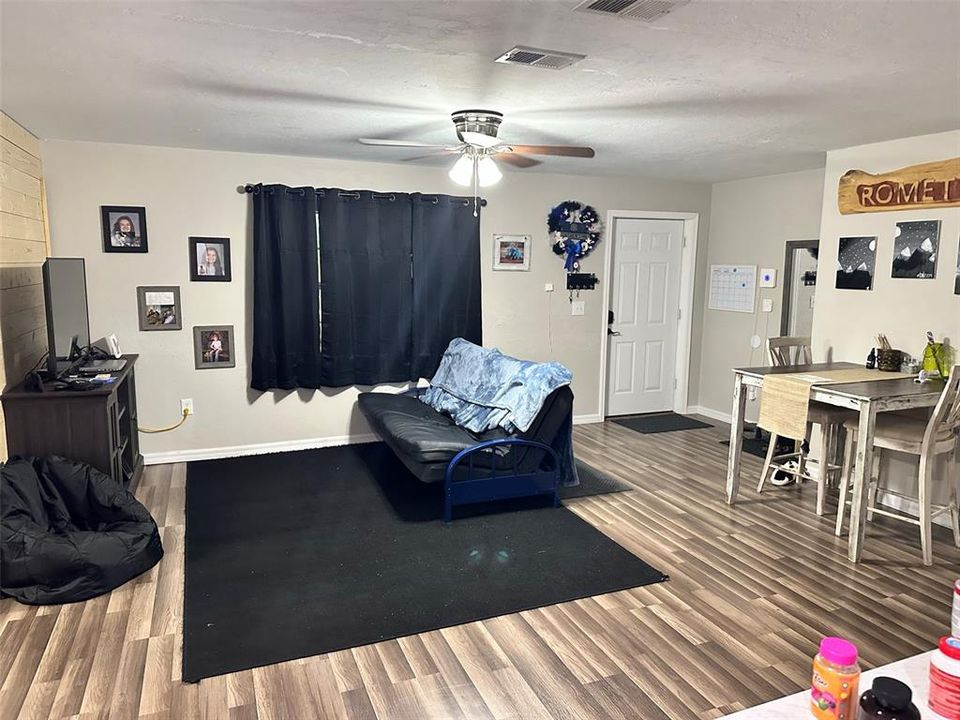 Recently Sold: $200,000 (3 beds, 2 baths, 1456 Square Feet)