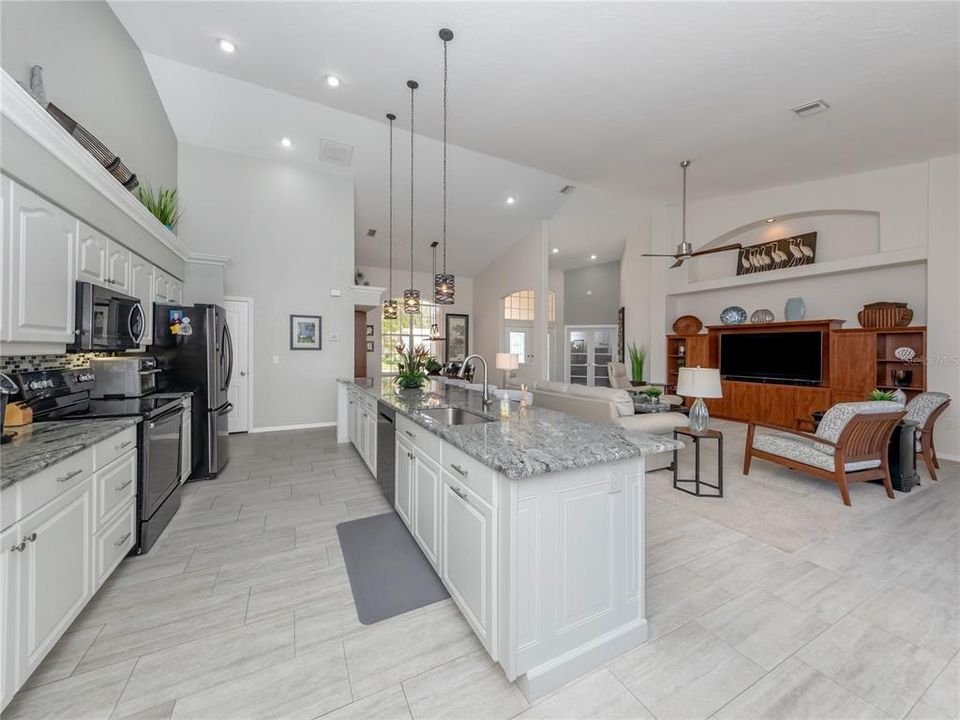 Recently Sold: $698,000 (3 beds, 2 baths, 2194 Square Feet)