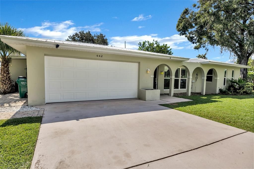 Recently Sold: $750,000 (3 beds, 2 baths, 1799 Square Feet)