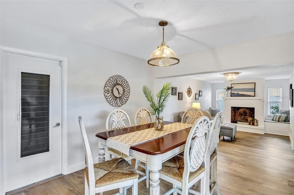 Recently Sold: $750,000 (3 beds, 2 baths, 1799 Square Feet)