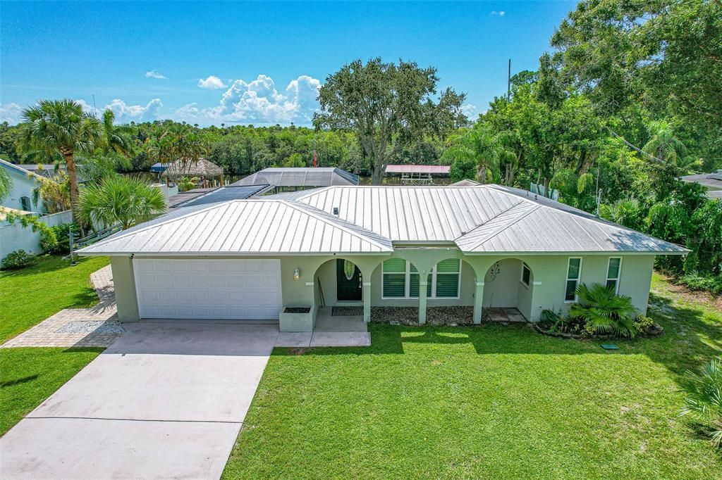 Recently Sold: $750,000 (3 beds, 2 baths, 1799 Square Feet)