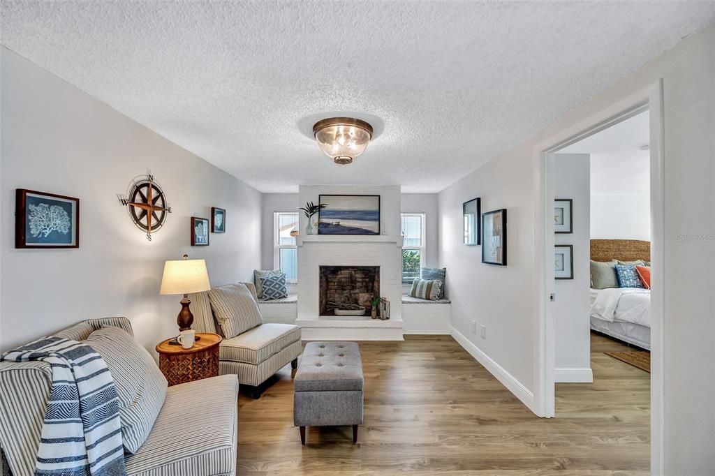 Recently Sold: $750,000 (3 beds, 2 baths, 1799 Square Feet)