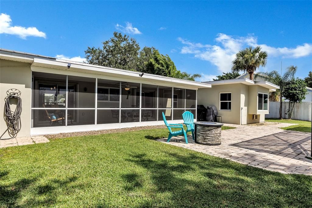 Recently Sold: $750,000 (3 beds, 2 baths, 1799 Square Feet)