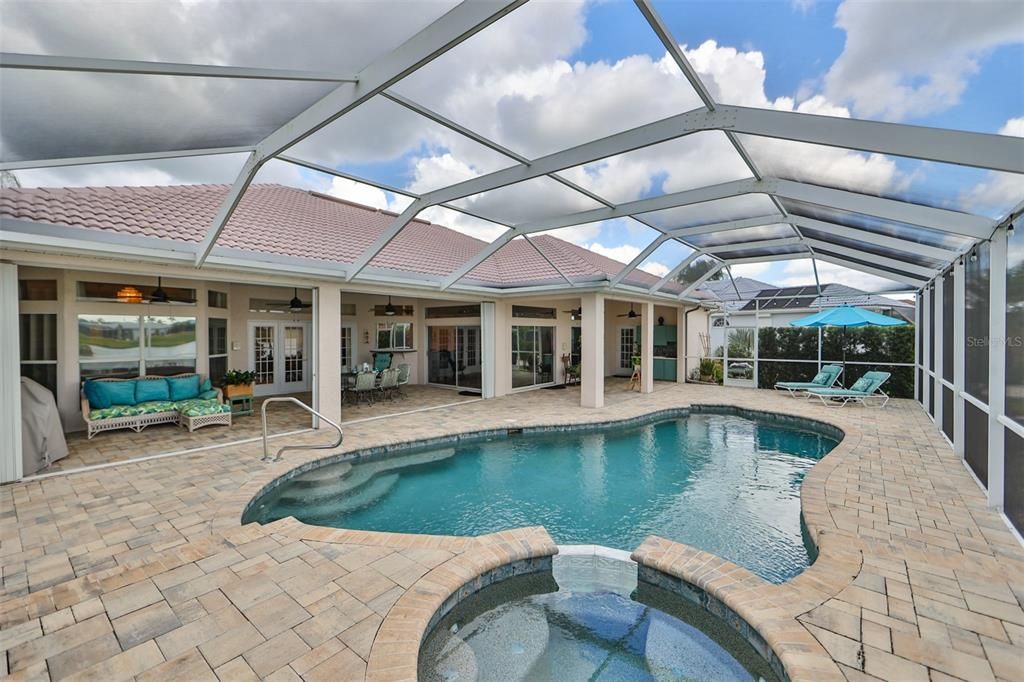 Oversized Outdoor Lanai with Pool w/Spa