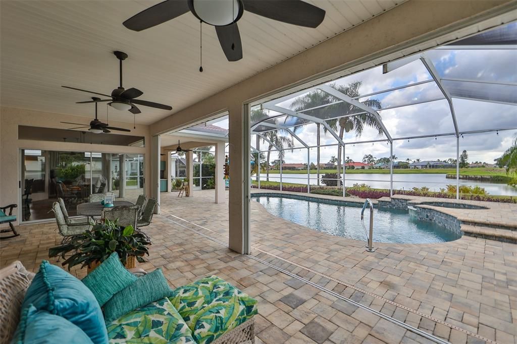 Oversized Outdoor Lanai with Pool w/ Spa